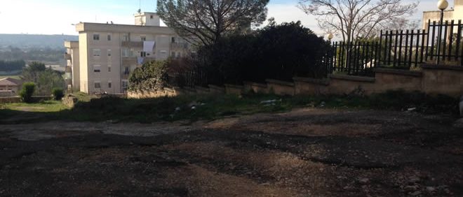 Immagine 2: Una piazza al posto del parcheggio della Scuola Cappuccini