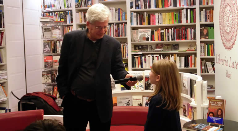 Gli alunni della ‘Pascoli-Cappuccini’ incontrano gli scrittori alla libreria Laterza