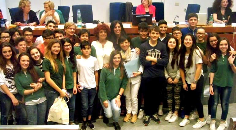 La classe terza A della scuola media ‘Pascoli’ premiata dall’Università Roma 3