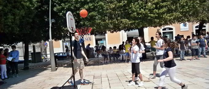 Immagine 2: Sport di classe: la festa finale colora Piazza Garibaldi