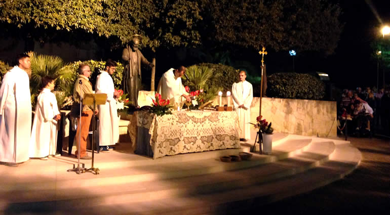 Festa di San Pio: fedeli riuniti in preghiera