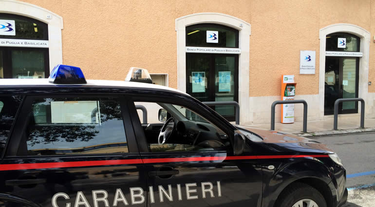 Rapina in Piazza Garibaldi, ritrovata l’auto dei malviventi