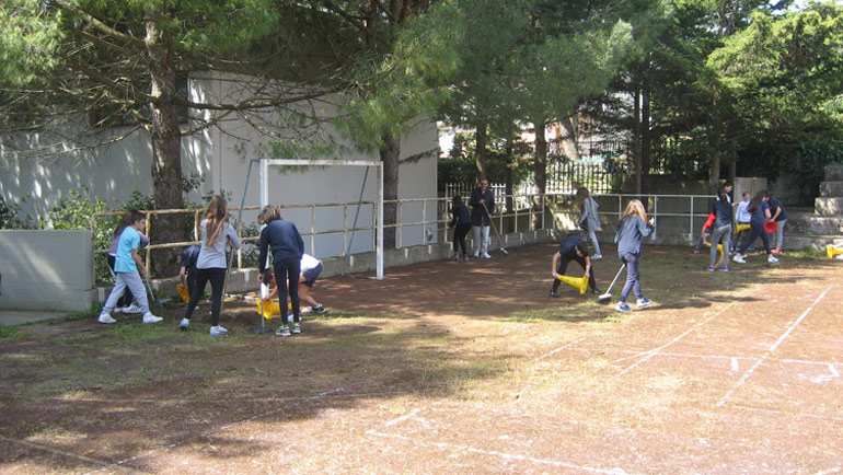 Breveglieri: l’amministrazione ripulisca il parco della scuola