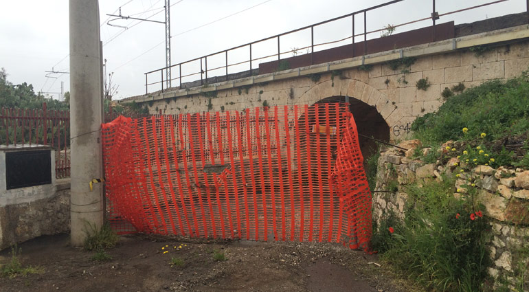 La chiusura del “ponticello” di via Gabrieli