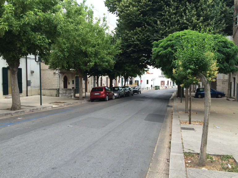 Cassonetto in fiamme in via Cavour