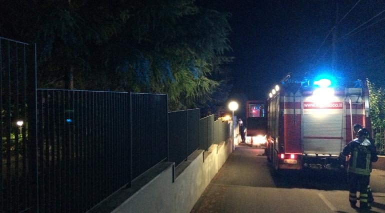 Fiamme al gazebo in via Foggia di Totos