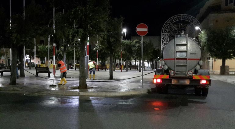 Il Gabbiano impegnato nella pulizia delle strade