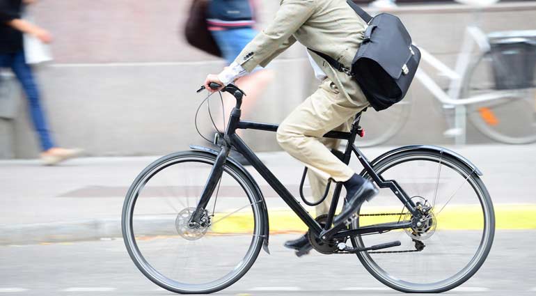 Andare in bici dimezza il rischio di cancro e malattie vascolari