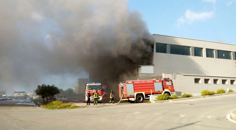 Fiamme nella Zona Industriale. Gli aggiornamenti