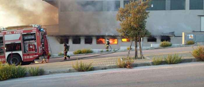 Immagine 3: Fiamme nella Zona Industriale. Gli aggiornamenti