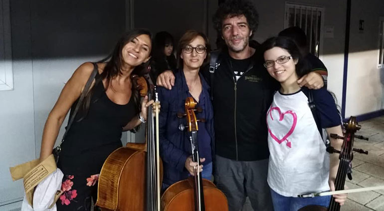 La violoncellista Tinelli suona con Max Gazzè