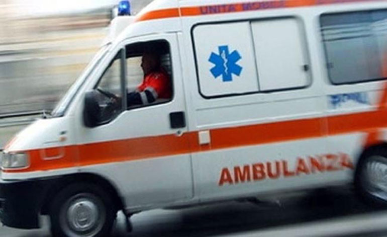 Incidente all’incrocio, quattro feriti