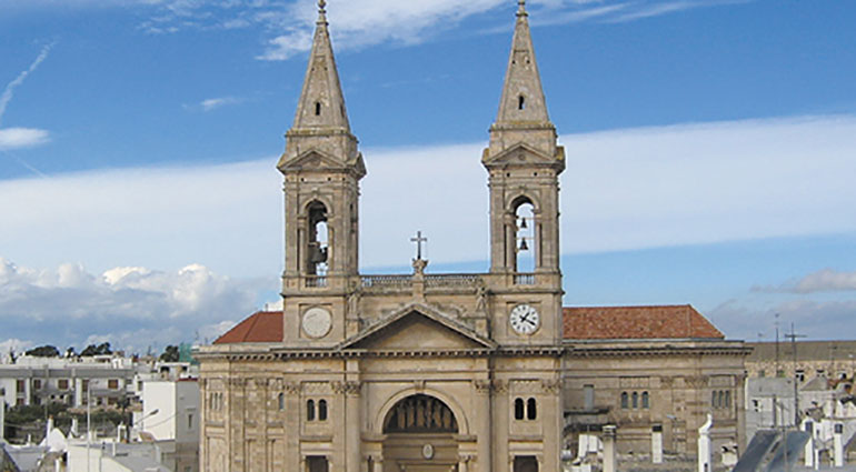 Professionisti nocesi a lavoro per la cupola della Basilica Minore dei Santi Medici