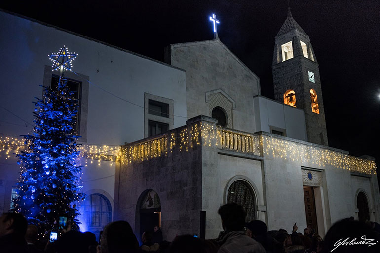 Si accende il Natale della Parrocchia SS. Nome di Gesù