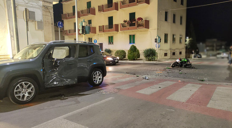 Grave incidente in centro, muore giovane motociclista