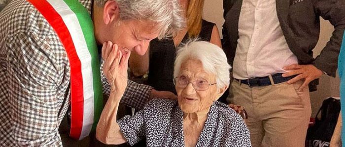 Immagine 2: E sono 110. Auguri nonna Annina