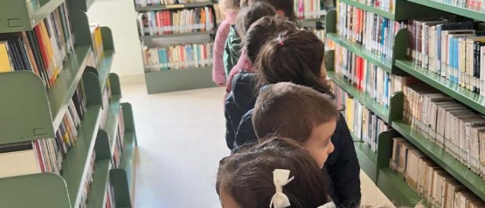 Immagine 2: I piccoli della Scotellaro alla scoperta della Biblioteca